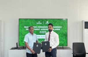 ފަސް މިލިއަން ގަސް އިންދުމުގެ މަޝްރޫއުގެ ދަށުން އިތުރު 10 ރަށެއްގައި ނާސަރީ ބިނާކުރަން ކައުންސިލްތަކާއެކު ސޮއިކޮށްފި thumbnail image