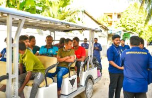 ތޮއްޑޫގައި ޤަވާއިދާ ޚިލާފަށް އުޅެމުންދިޔަ 107 ބިދޭސީއަކު ހައްޔަރުކޮށްފި thumbnail image