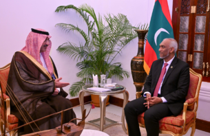 ސައުދީ ފަންޑުގެ ސީއީއޯ ރައީސް މުއިއްޒުގެ އަރިހަށް އިހުތިރާމްގެ ޒިޔާރަތެއް ކުރައްވައިފި thumbnail image