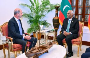 ތެލަށް ކުރާ ހޭދަ ކުޑަކުރުމަށް ވޯލްޑް ބޭންކާ އެކު މަޝްވަރާކުރައްވައިފި thumbnail image