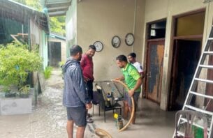 ބޯކޮށް ވާރޭވެހި، ރަސްދޫ ގެއެއްގައި ފެންބޮޑުވުމާ ގުޅިގެން ފުލުހުން އެހީ ފޯރުކޮށްފީދި thumbnail image
