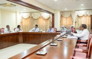 މުސާރައިގެ އޮނިގަނޑާ ގުޅިގެން ޕޭ ކޮމިޝަން މަޖިލީހަށް ހާޒިރުކުރަނީ thumbnail image
