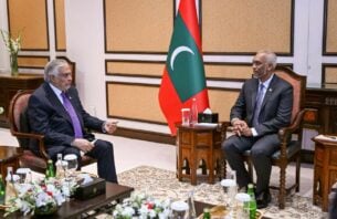 ރައީސް މުޢިއްޒާއި ޕާކިސްތާނުގެ ނައިބު ބޮޑުވަޒީރާ މަޝްވަރާތަކެއް ކުރައްވައިފި thumbnail image