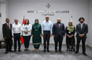 ރައީސްގެ ދެކަނބަލުން ޕާކިސްތާނުގައި ހުންނަ ދިވެހި ހައިކޮމިޝަނަށް ޒިޔާރަތްކުރައްވައިފި thumbnail image