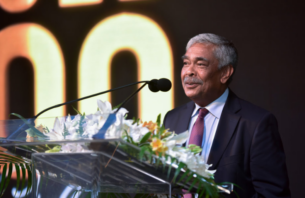 ރައީސްގެ 10 ރިސޯޓު ހެދުމުގެ ތަަސަވުރަށް، ޗަމްޕާ އަފީފުގެ ތާއީދު thumbnail image