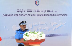 ރަށެއްގައި ތިބޭ ފުލުހުންގެ އަދަދު މަދުވުމަކީ ހިދުމަތުގެ ފެންވަރު ދަށްވާން ޖެހޭ ސަބަބެއް ނޫން: ޕޮލިސް ކޮމިޝަނަރު thumbnail image